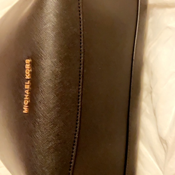 Michael Kors black handbag w/gold finish. Has a long attachable shoulder strap. - Picture 4 of 7